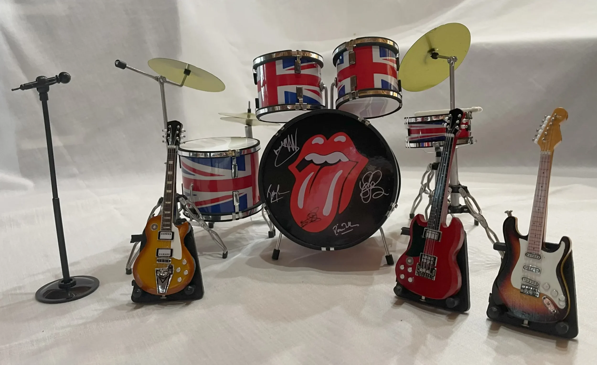 1 (3) THE ROLLING STONES