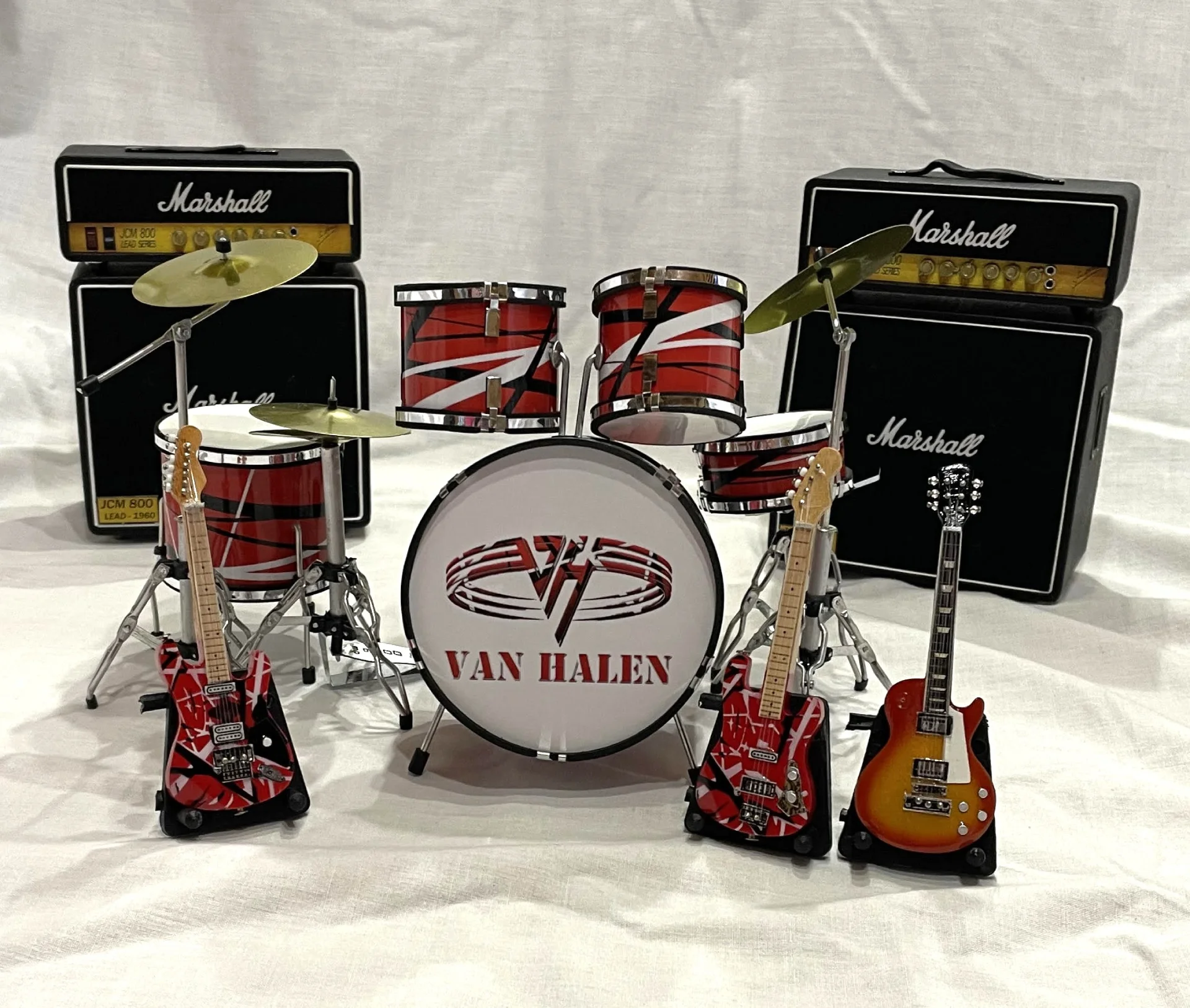 3 MARSHALL IN CONCERT Van Halen