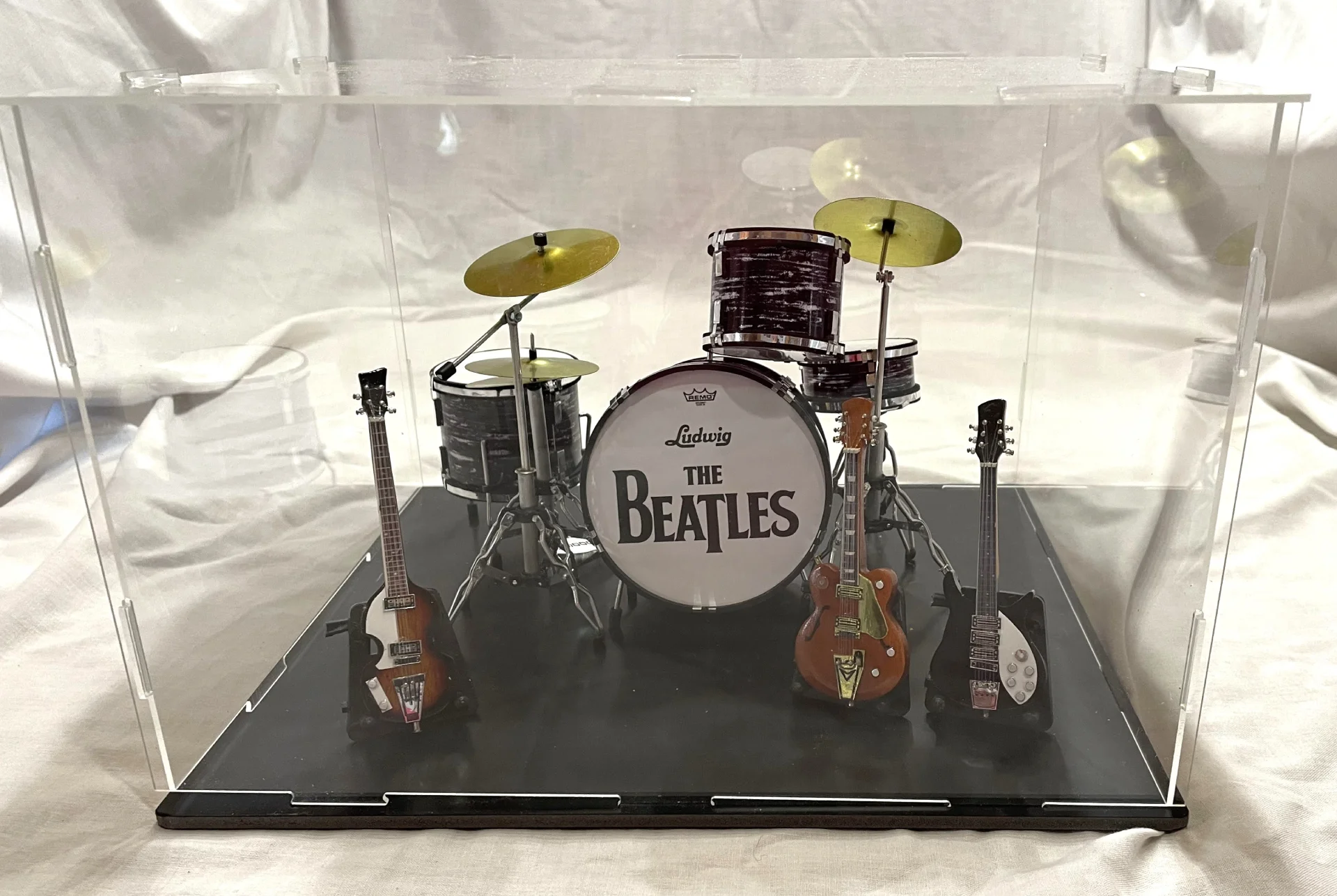 3 BEATLES 10cm with TOP