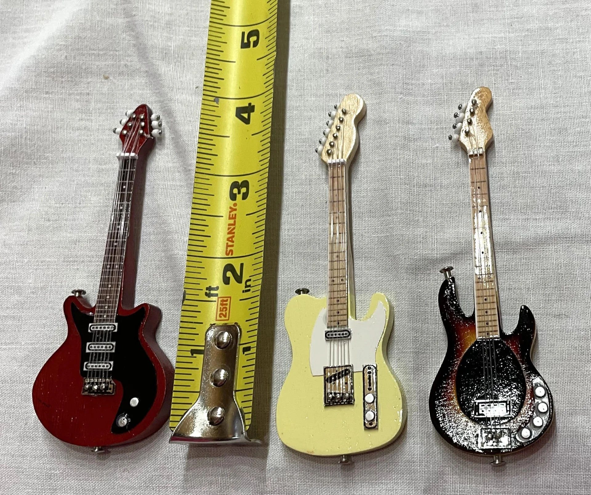 3 QUEEN GUITARS MEASURED