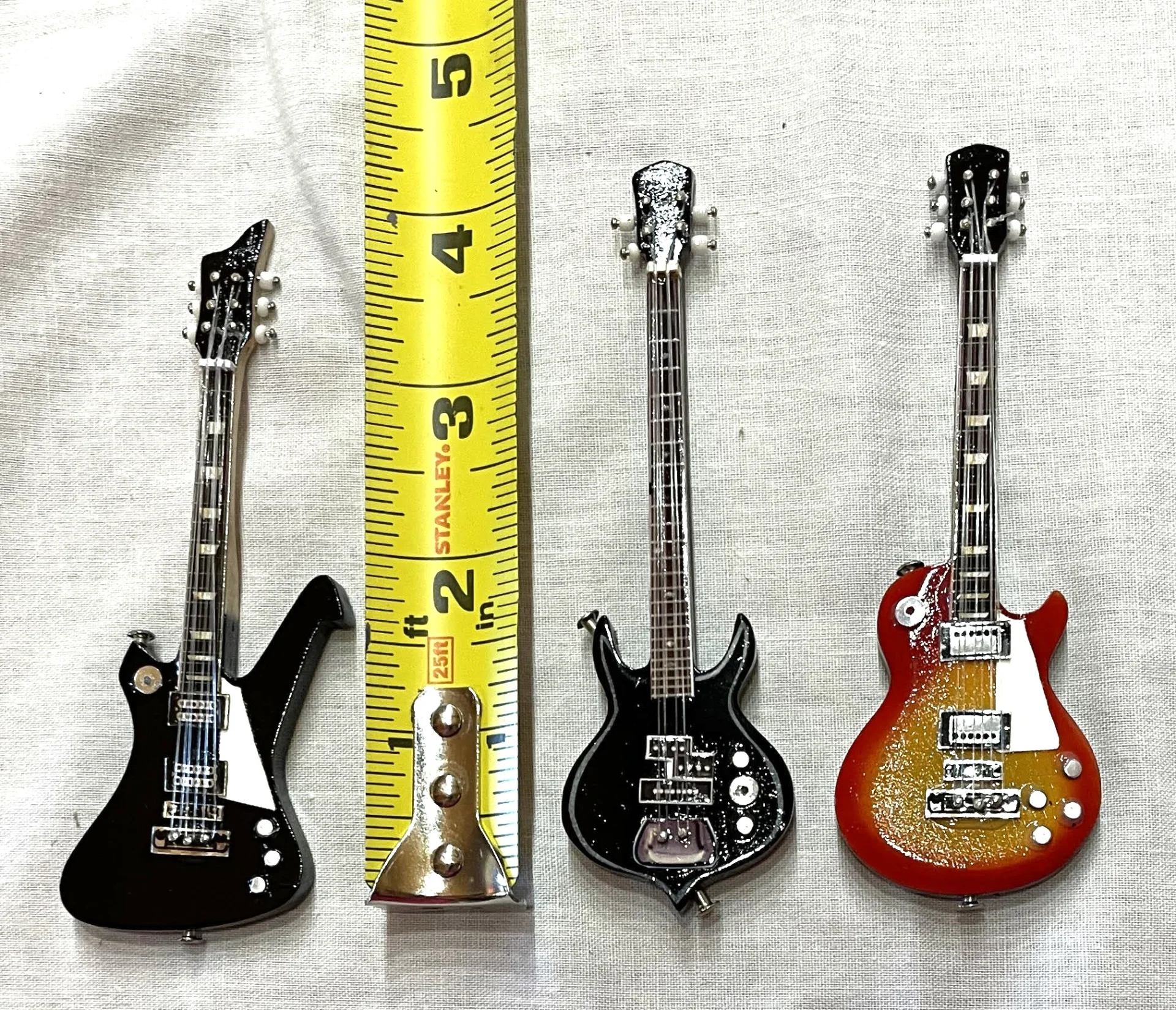 4 KISS GUITARS MEASURED 1