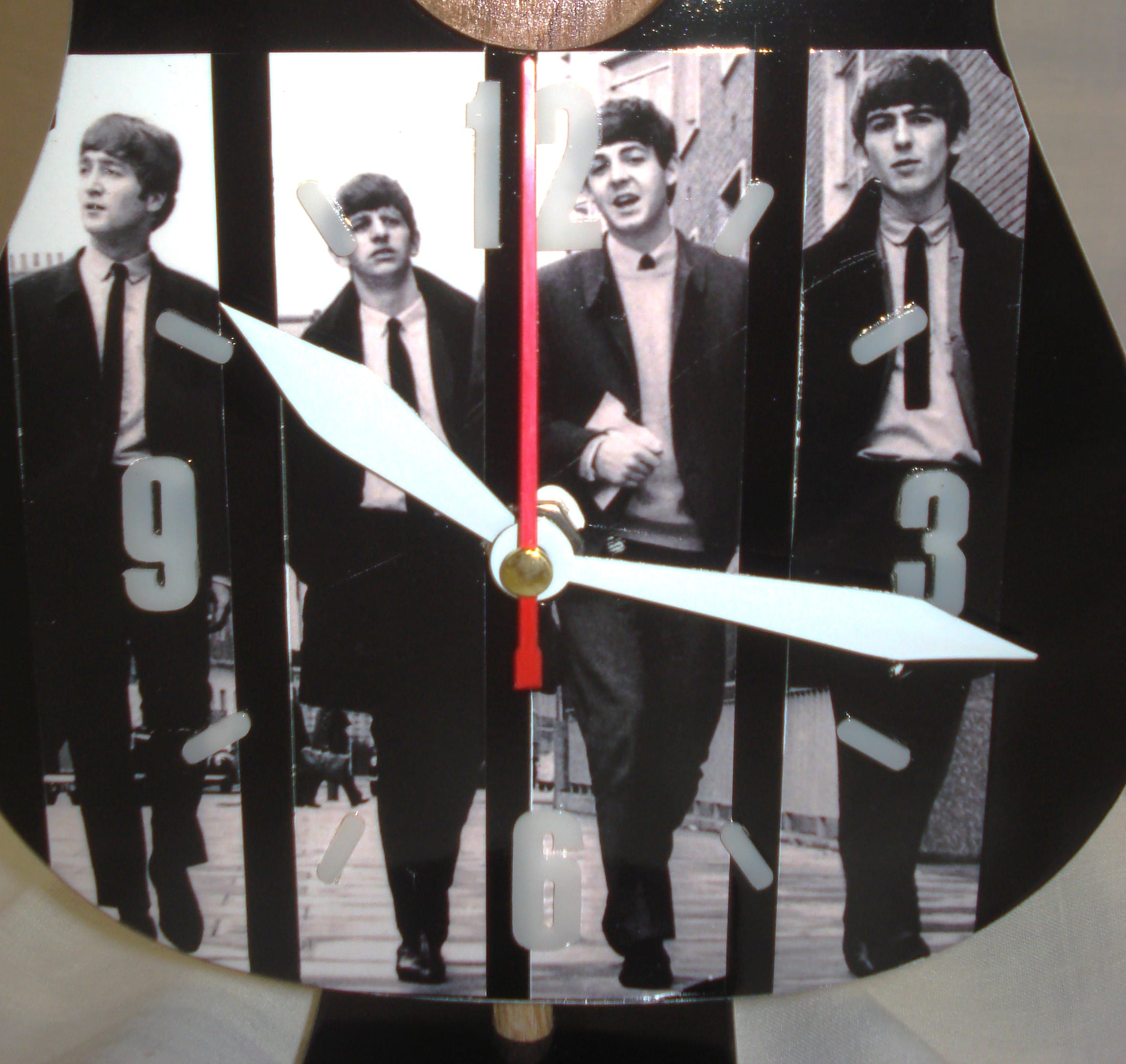 BEATLES GUITAR CLOCK