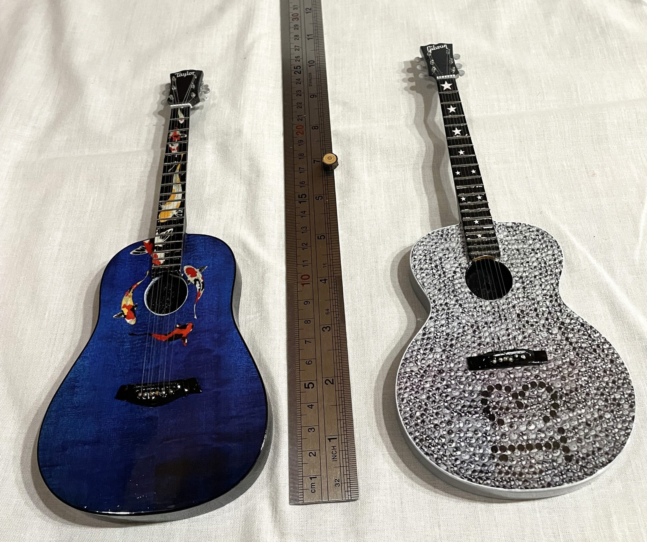 TAYLOR SWIFT Gibson "13" Guitar
