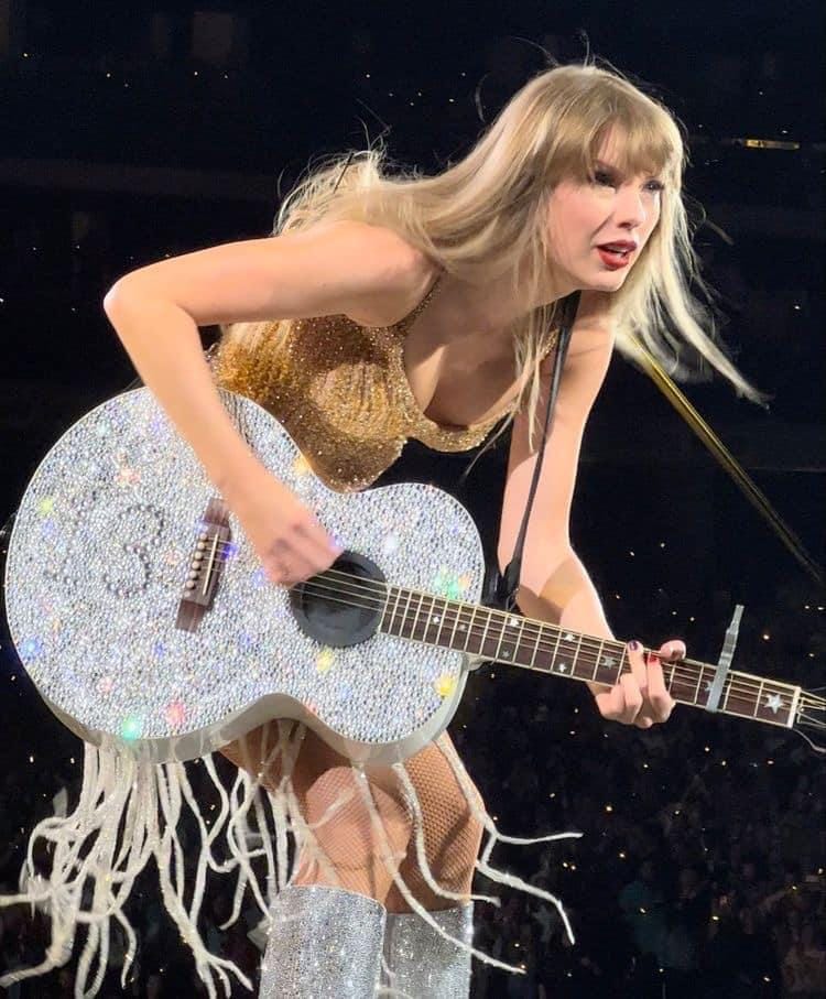 TAYLOR SWIFT ERAS Tour Trio with Spinner Guitar Stand