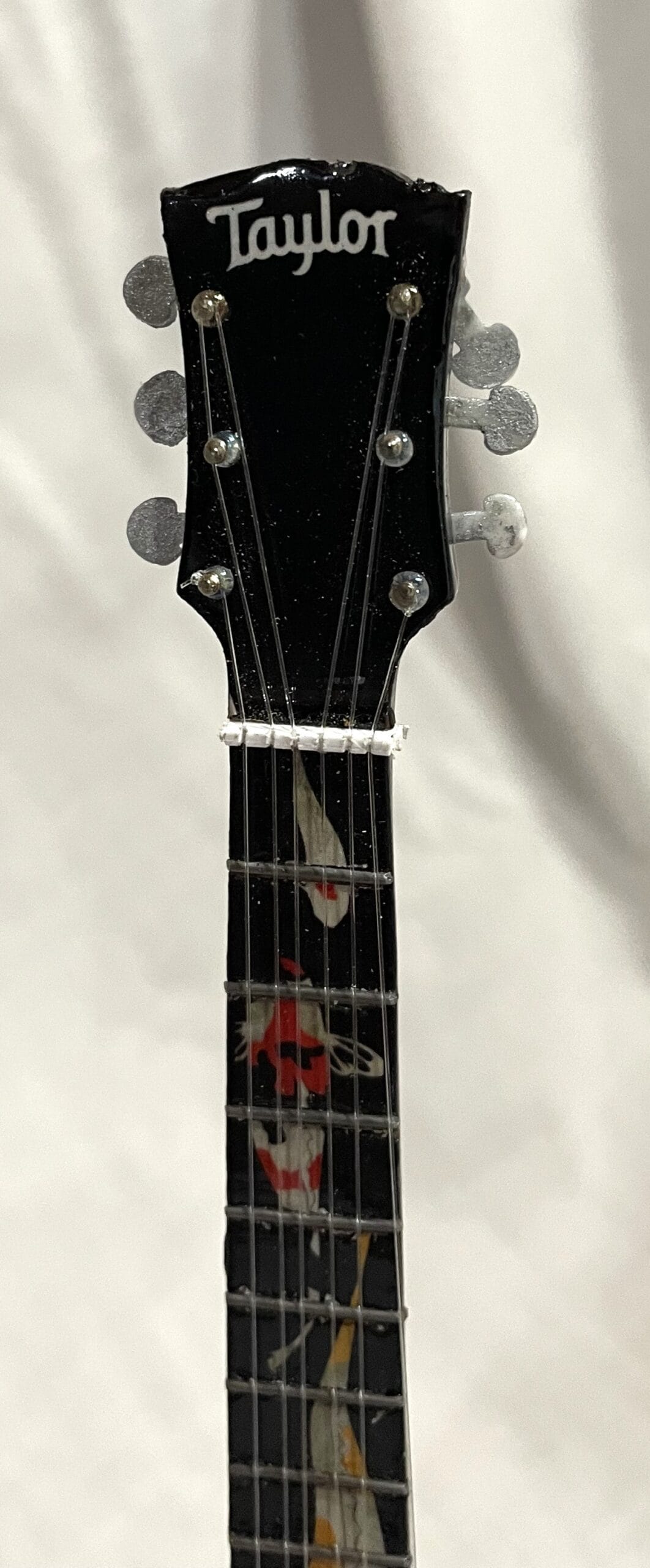 TAYLOR SWIFT Living Jewels "KOI" Guitar